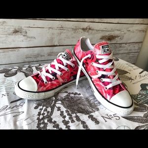 rose print converse